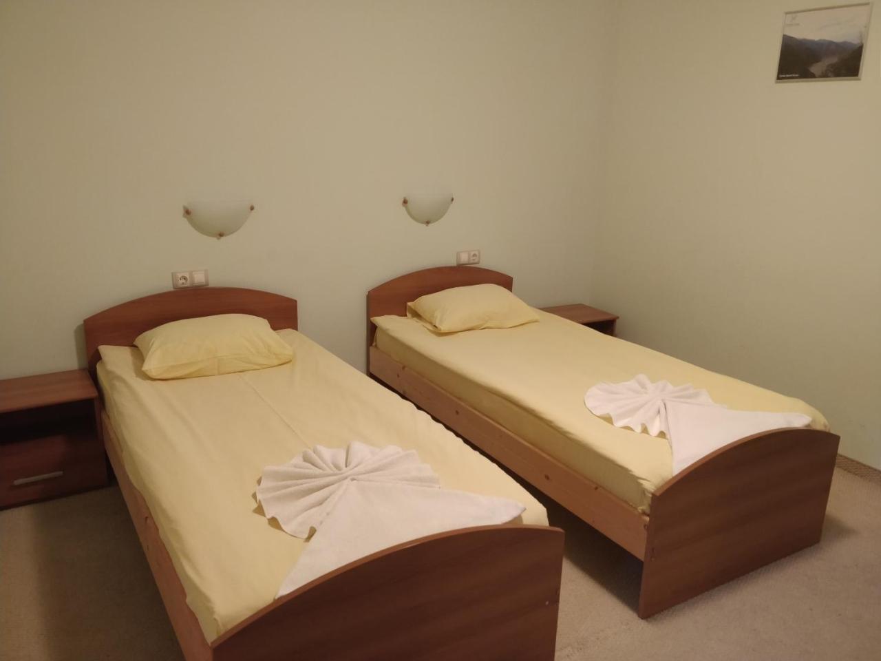 יאגודינה Hotel Restaurant Popini Laki מראה חיצוני תמונה