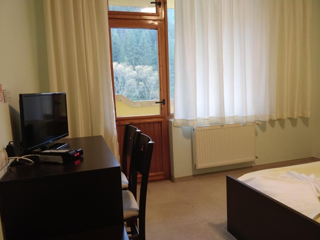 יאגודינה Hotel Restaurant Popini Laki מראה חיצוני תמונה