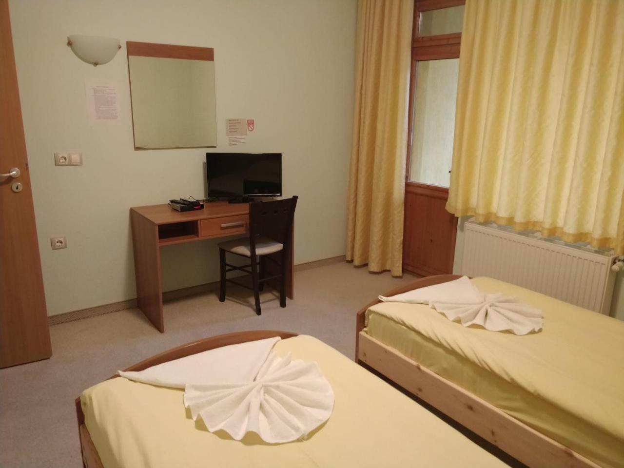 יאגודינה Hotel Restaurant Popini Laki מראה חיצוני תמונה
